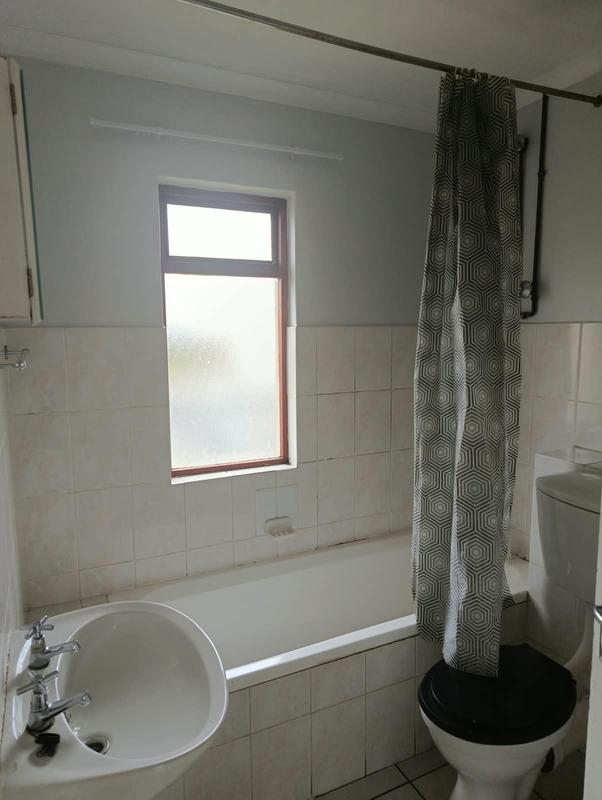 To Let 2 Bedroom Property for Rent in Guldenland Western Cape
